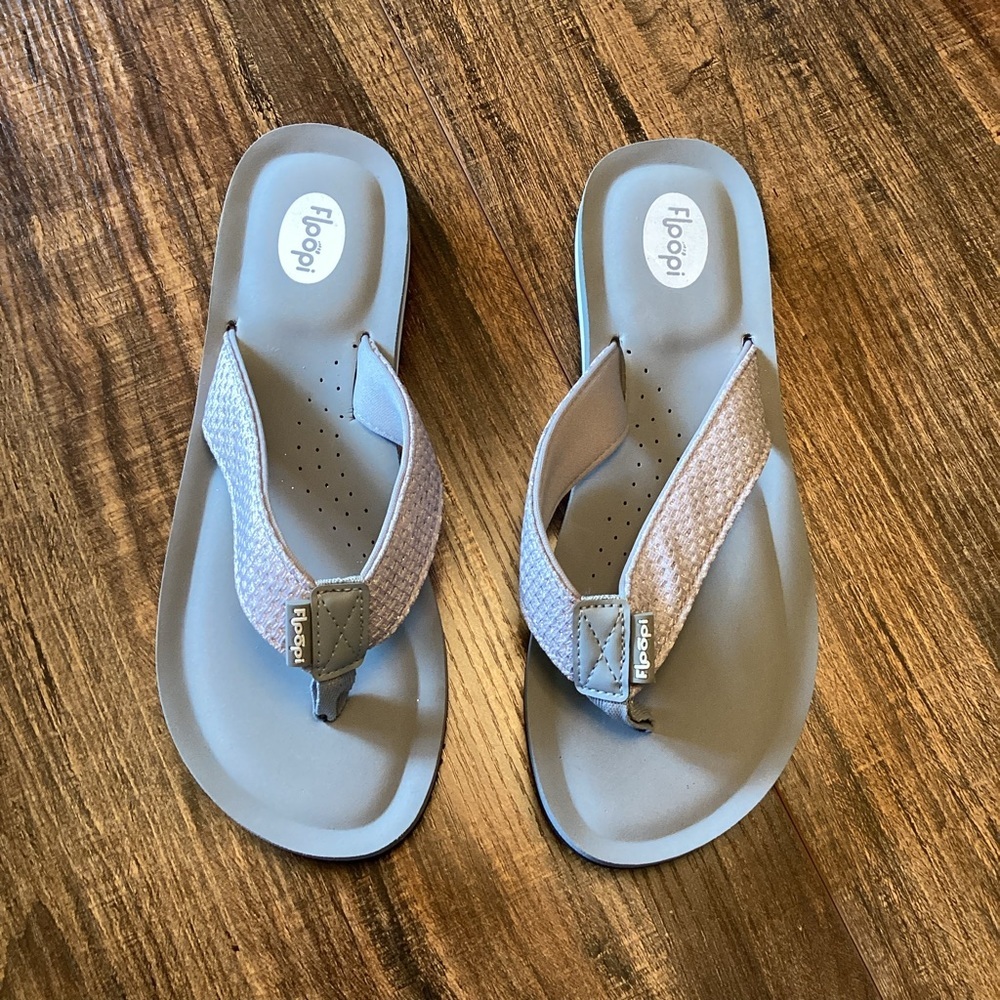 Floopi Sofia Sparkly‎ Comfort Flip Flop Sandals, Grey - Size 7 NEW